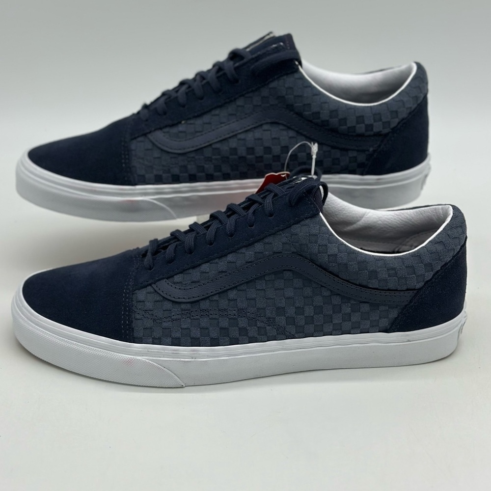 Blue and White Minimalist Sneakers with Textured Upper